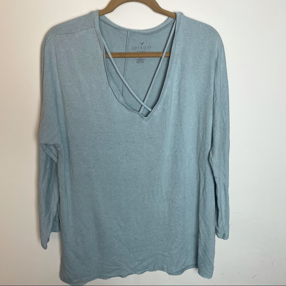 American Eagle Blue V-Neck Soft Shirt Size L